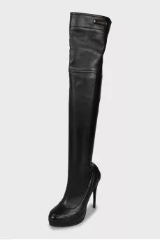 Leather boots with stiletto heels