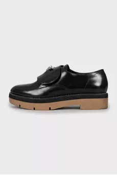 Black leather round toe pumps