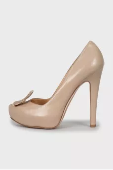 Leather shoes with decor