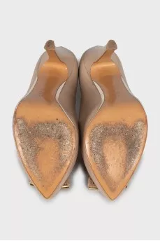 Leather shoes with decor