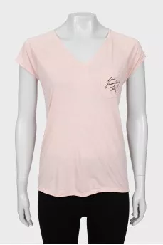 Pink T-shirt extended at the back