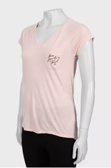 Pink T-shirt extended at the back