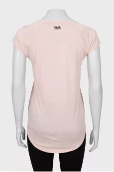 Pink T-shirt extended at the back