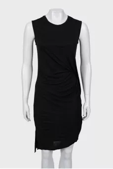 Black sleeveless dress