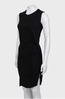 Black sleeveless dress