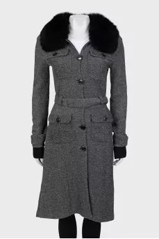 Single-breasted coat with fur collar