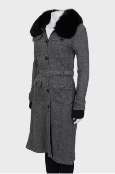 Single-breasted coat with fur collar