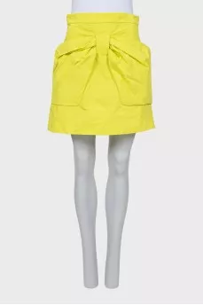 Yellow skirt decorated with a bow