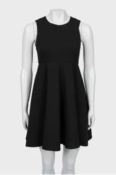Sleeveless fitted black dress