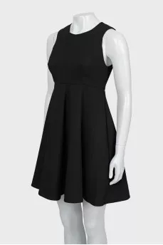 Sleeveless fitted black dress