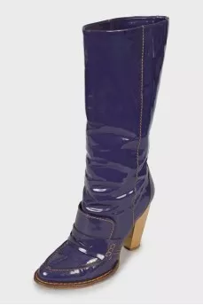 Patent leather boots with contrasting stitching