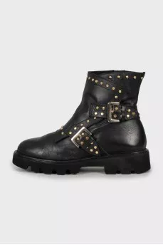 Leather boots with golden decoration
