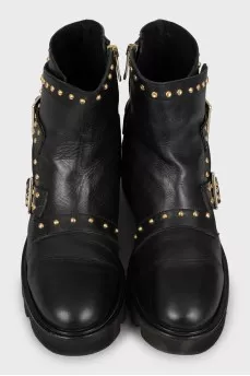 Leather boots with golden decoration