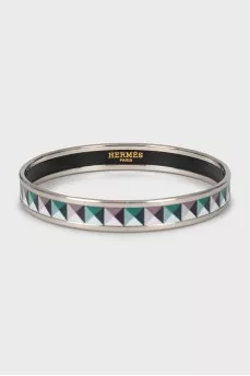 Silver bracelet with geometric pattern