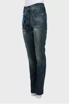 Jeans with patch pockets and tag