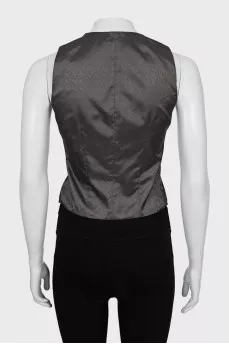 Fitted vest with buttons