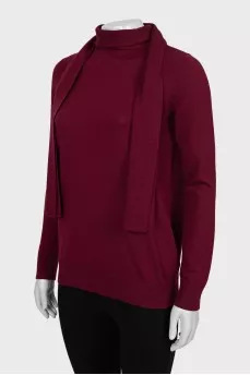 Wool sweater with tie