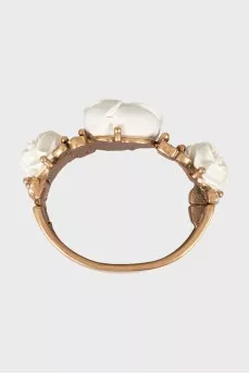 Metal bracelet decorated with flowers