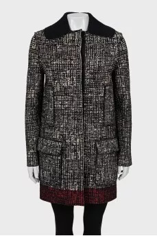 Straight cut coat with press-studs closure