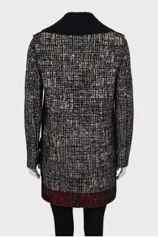 Straight cut coat with press-studs closure
