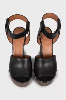 Leather sandals with wooden heels