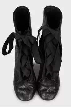 Block heel tie ankle boots