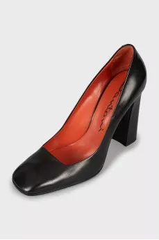 Square toe leather shoes