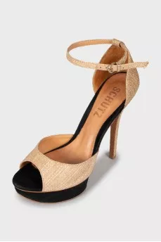 Open toe shoes with weave