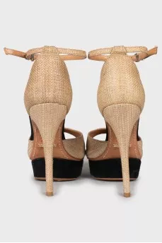 Open toe shoes with weave