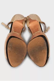 Open toe shoes with weave