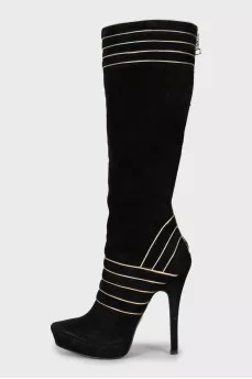 Suede boots with raised seams