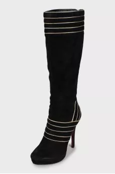 Suede boots with raised seams