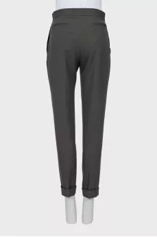 Tapered gray trousers with arrows