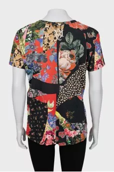 T-shirt in a loose fit in a bright print