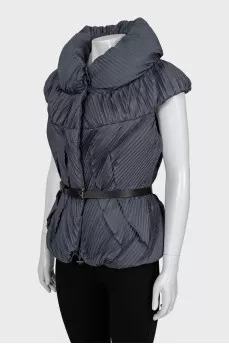 Fitted vest with belt