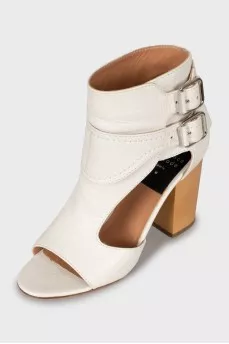 Leather shoes with wooden heels