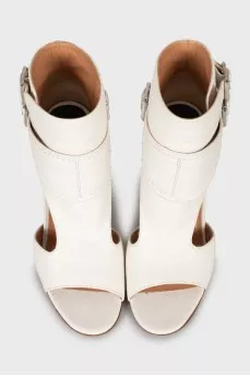 Leather shoes with wooden heels