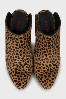 Leather shoes with animal print
