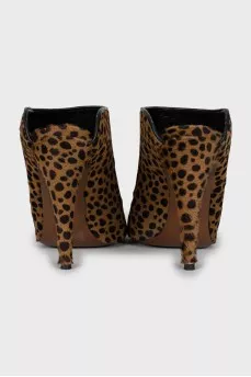 Leather shoes with animal print