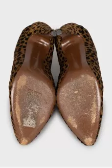 Leather shoes with animal print