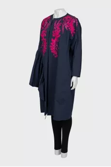 Loose-fitting raincoat without fastening