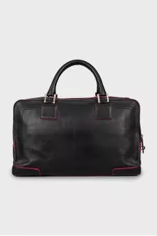 Tote bag with contrasting edges