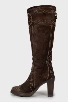 Suede boots with contrast stitching