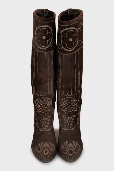 Suede boots with contrast stitching