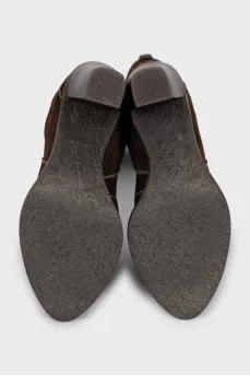 Suede boots with contrast stitching