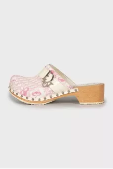Textile clogs in print