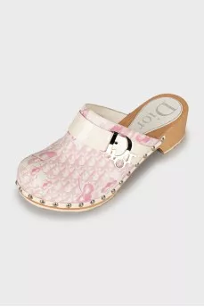 Textile clogs in print