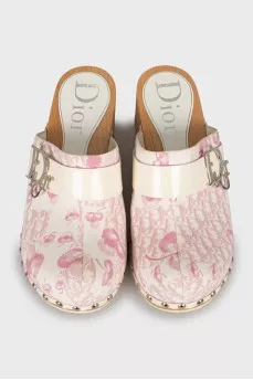 Textile clogs in print