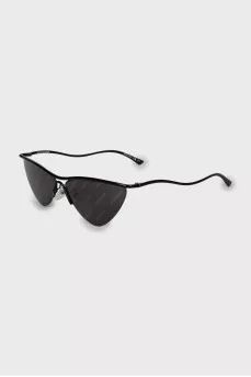 Triangular sunglasses in signature print