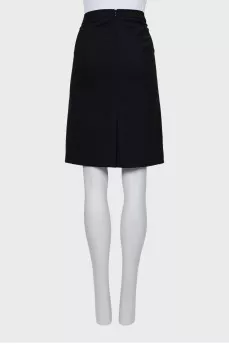 Черная юбка-карандаш с разрезом сзади